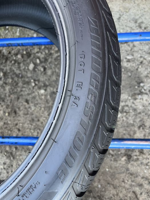 255/40/18 R18 Brigestone Blizzak LM-32 зима 2 шт