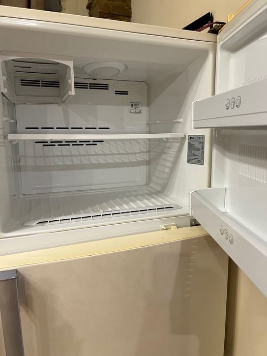 Холодильник з морозильною камерою  LG