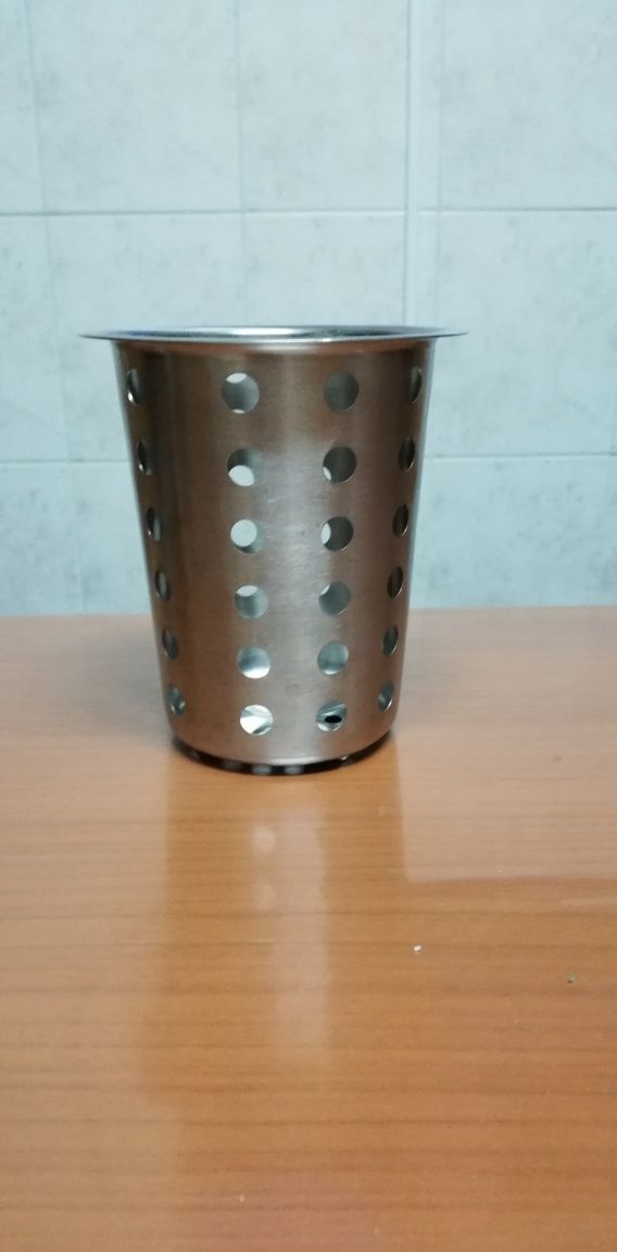 Copo inox com buracos, usado