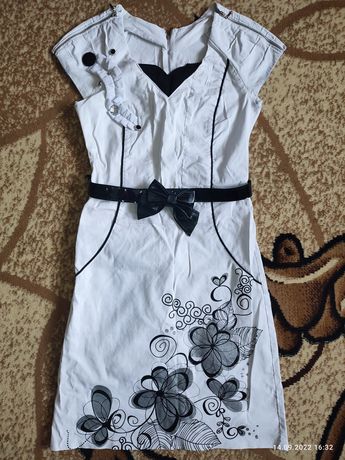 Плаття-костюм,білого кольору із чорним принтом