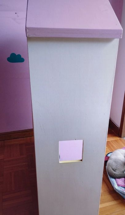 Casa de bonecas em madeira