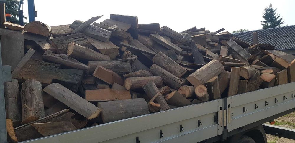 Sprzedam drewno na opał pocięte samochód