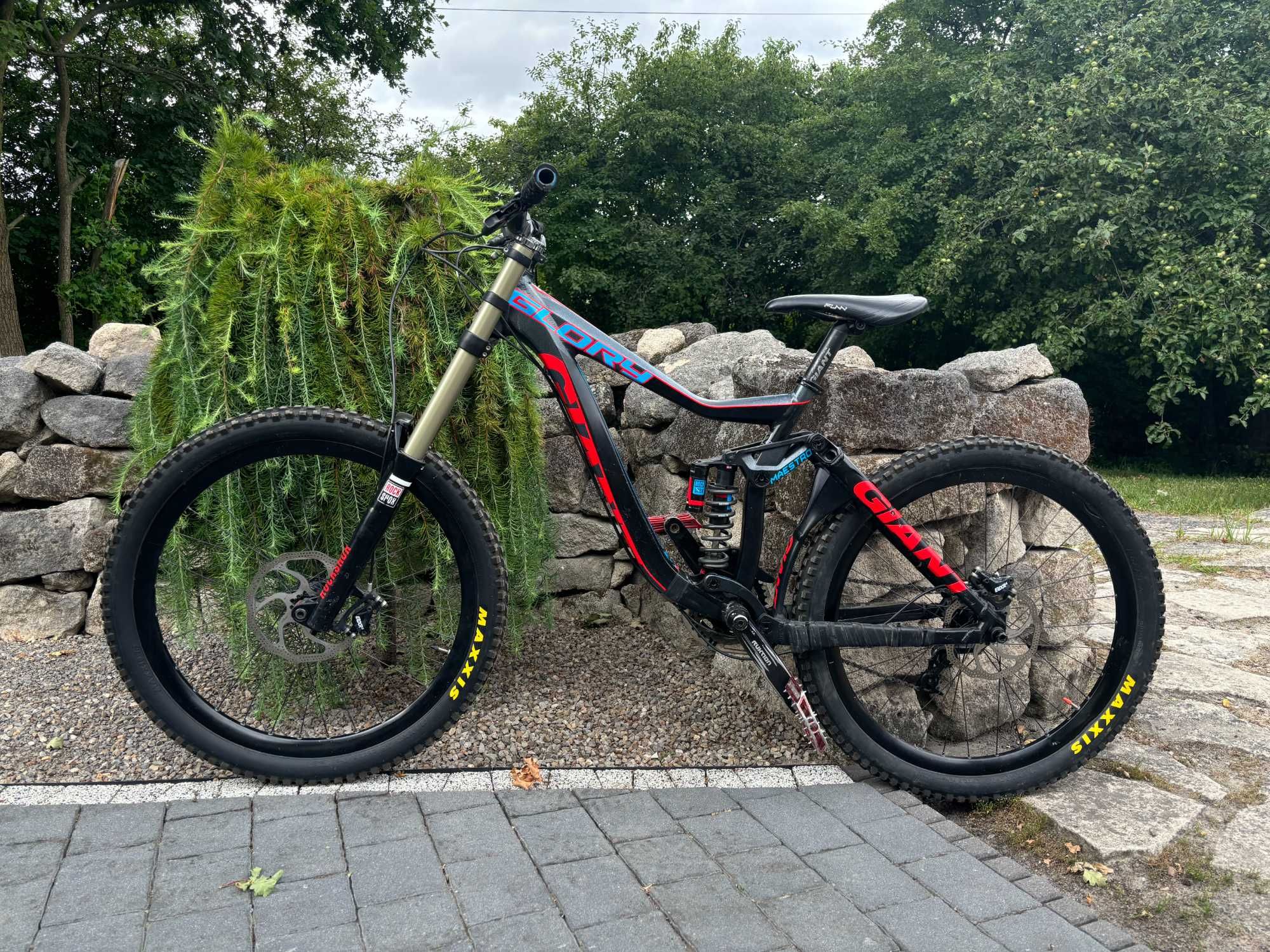 Rower downhill Giant Glory 2 maestro