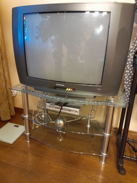 Продам телевізор на запчастини