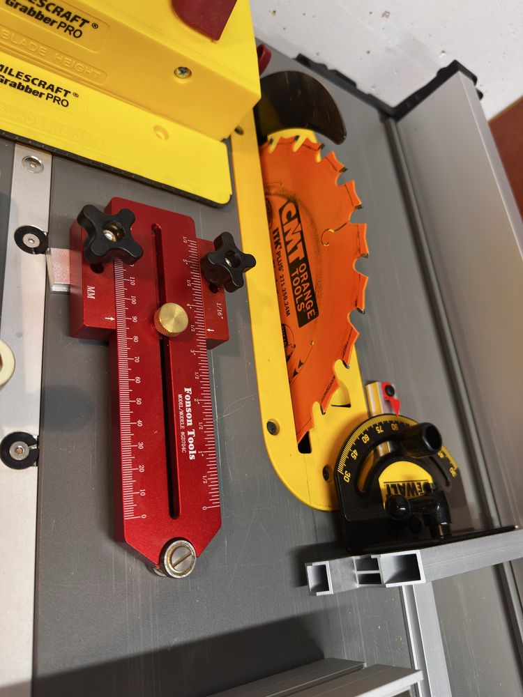 Piła stołowa DeWalt 7492-qs