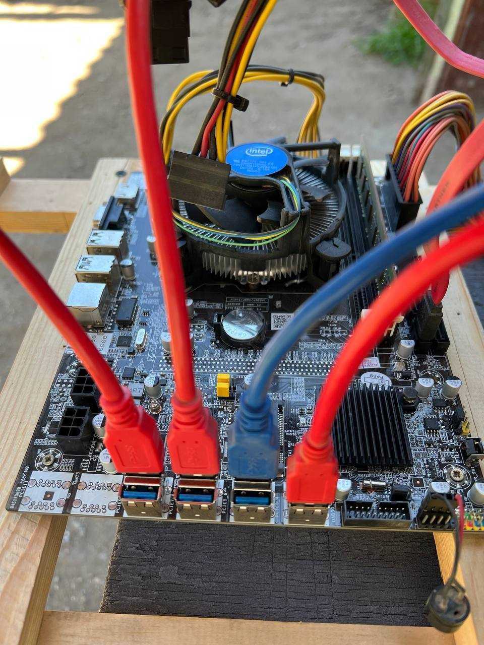 Майнинг ферма из 4 видеокарт RX 5600 XT в идеальном состоянии