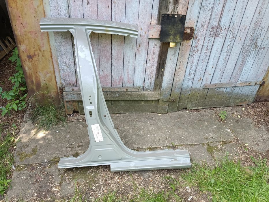 Toyota Auris 2 II kombi słupek srodkowy prawy b poszycie słupka nowe