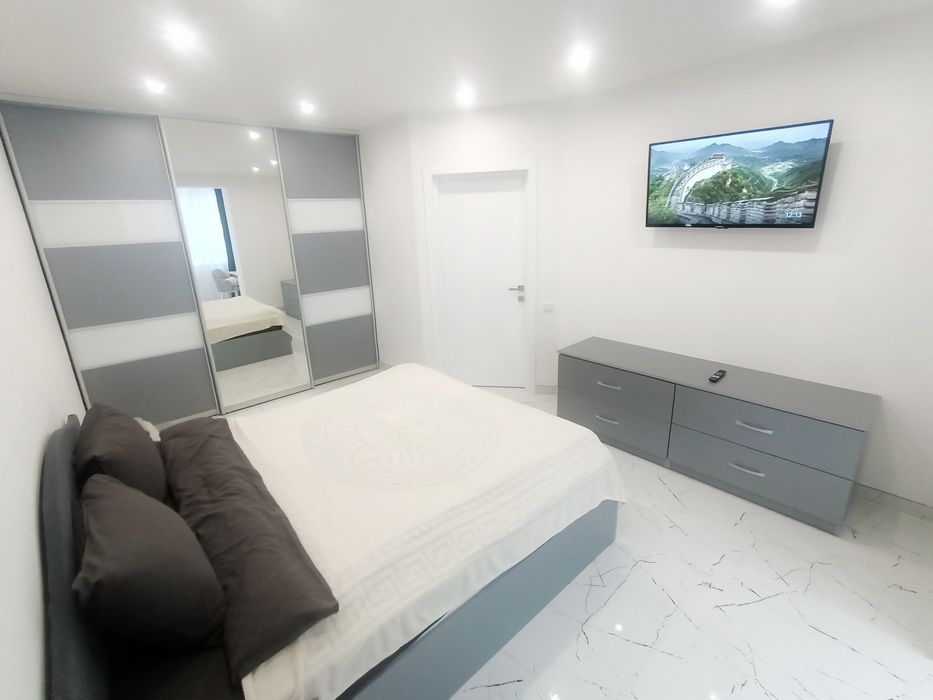 ВІЛЬНА квартира! Руська, ЦЕНТР. Новобудова подобово, погодинно!Все є!