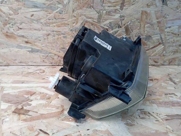 Ótica / farol esquerda VOLKSWAGEN Polo Classic (6V2)