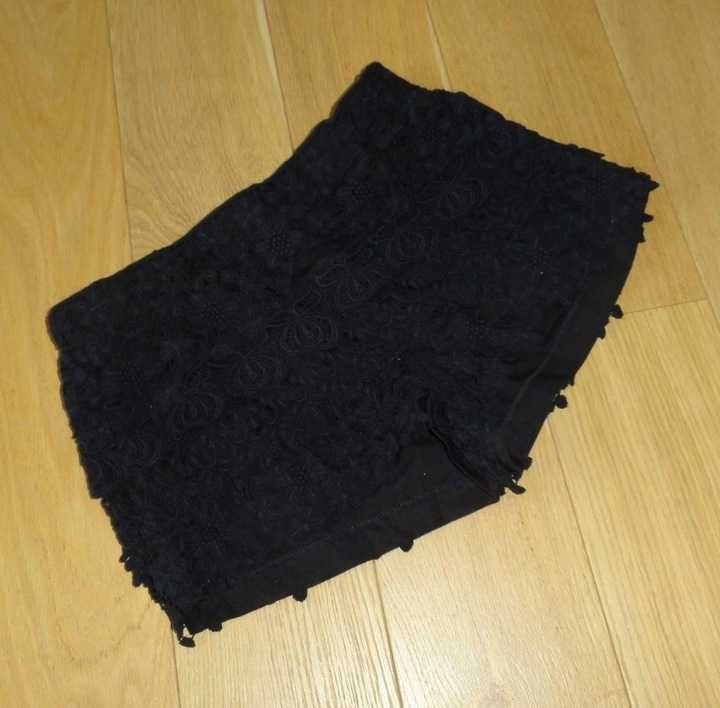 Spodenki koronkowe czarne ZARA BASIC S