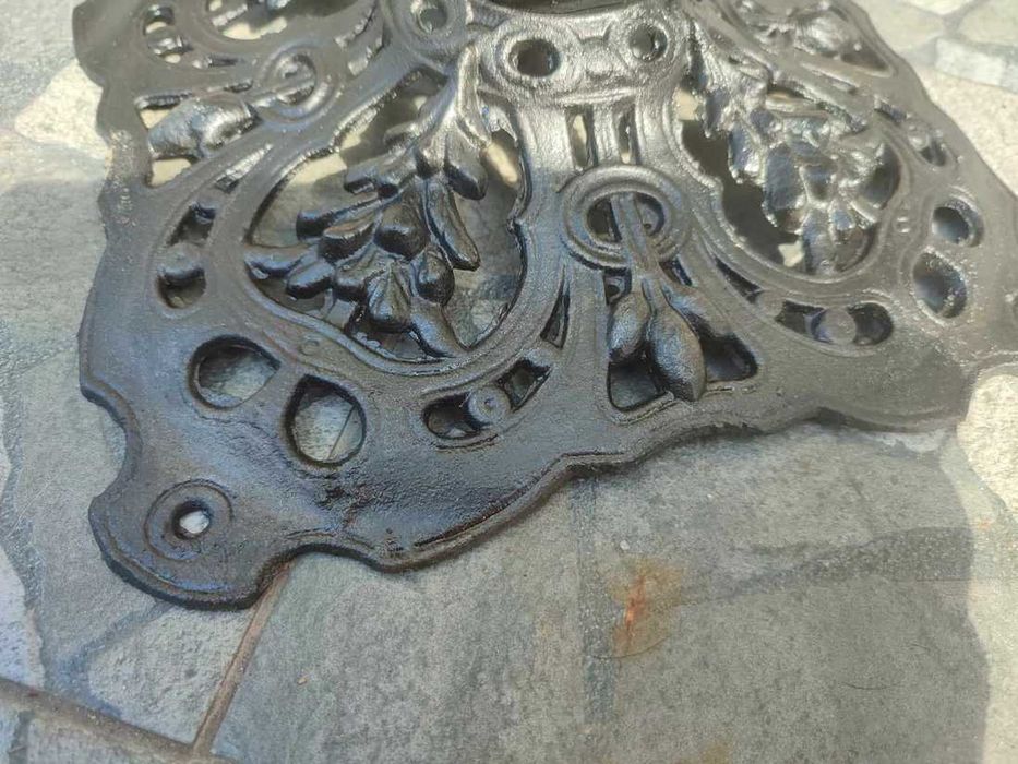 Secesyjny żeliwny stojak pod choinkę