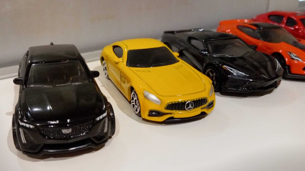 Hot Wheels e outros - 15 carros