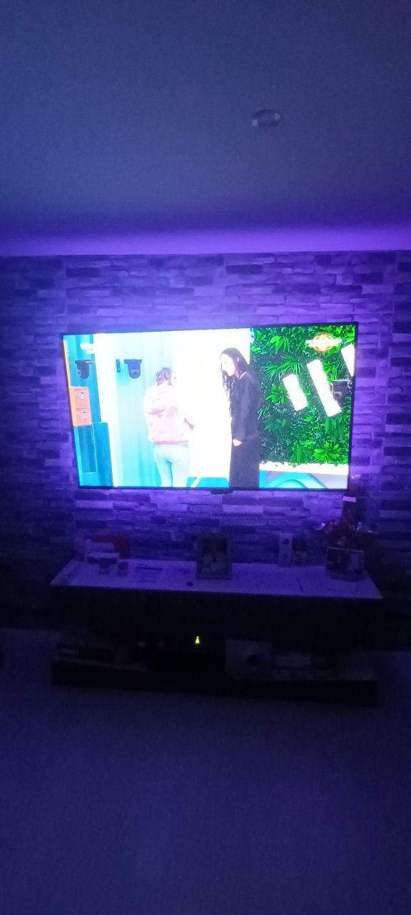 Vendo led rgb 2metros com comando a distancia, usado em tv's moveis