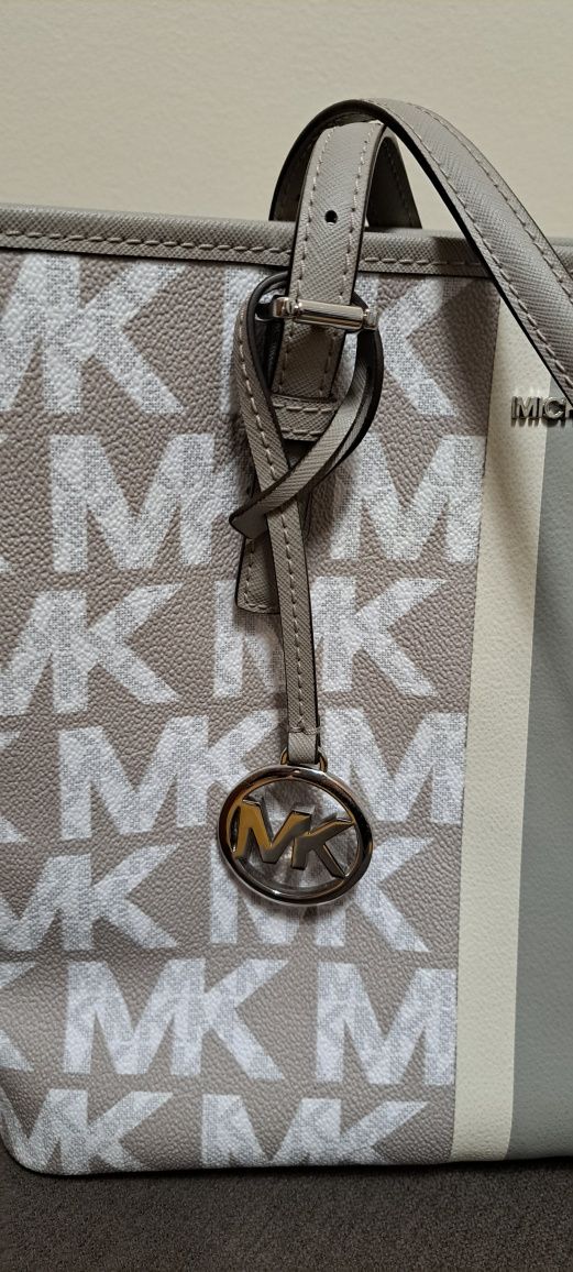 Mala Michael Kors