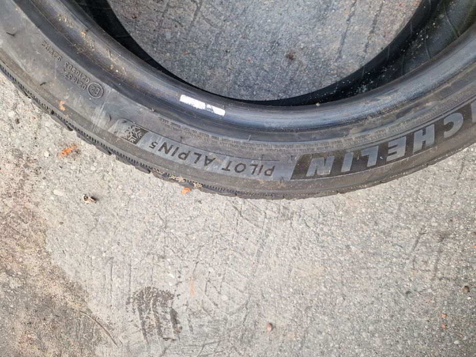 Opony zimowe Micheli Pilot Alpine 5 rozmiar 255 / 40 / R19 stan BDB 6m