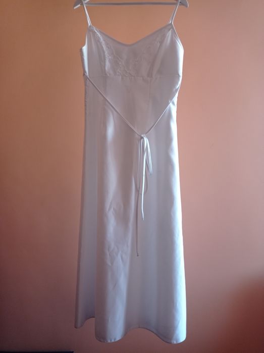 Skromna suknia ślubna