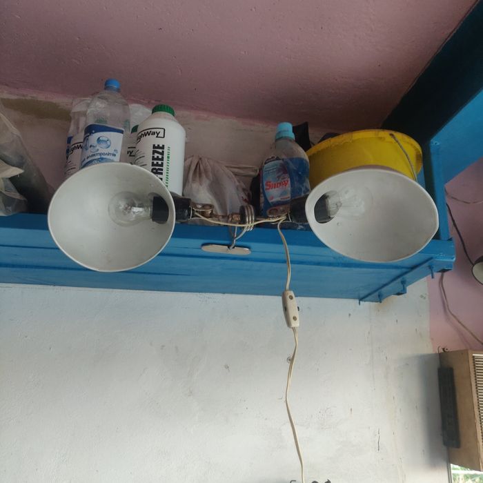 Продам подвесную лампу с держателем.