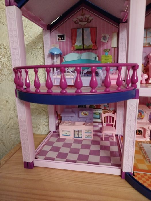 Domek dla lalek wraz z akcesoriami