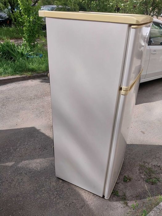 Продається б у холодильник