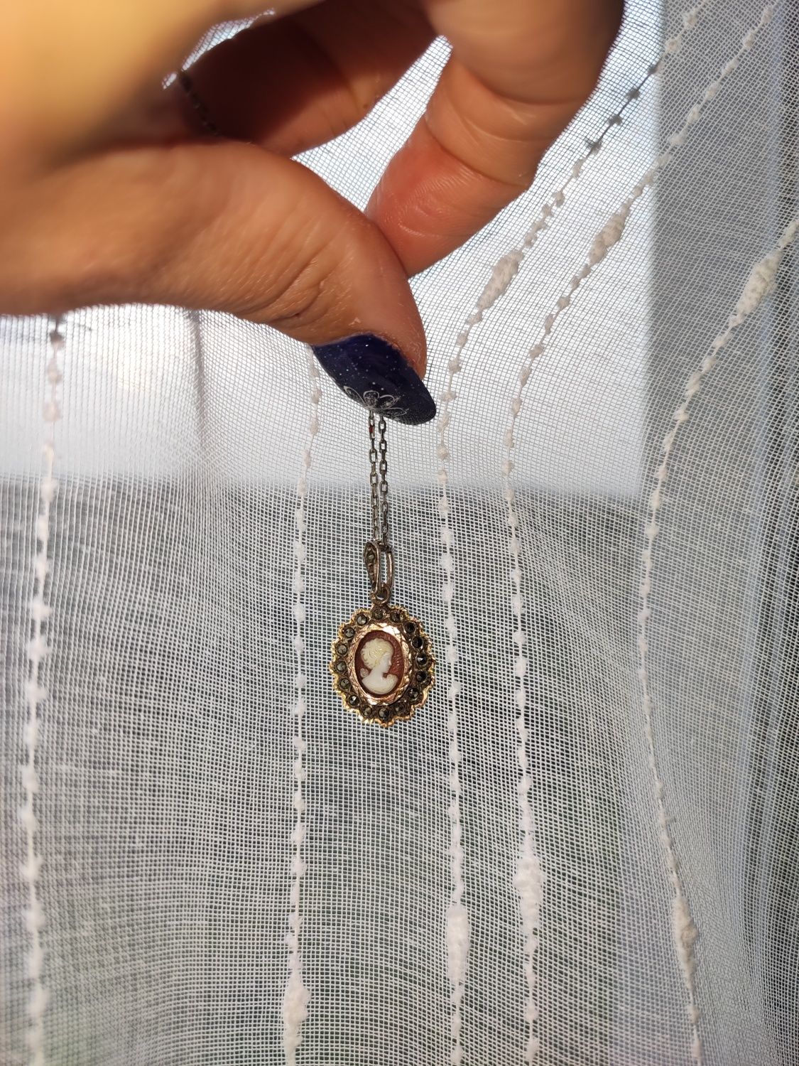 Colar com pendente Camafeu