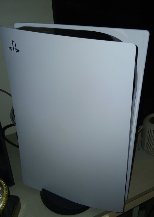 Vemdo PS 5 + 1 comando  muito pouco utilizada