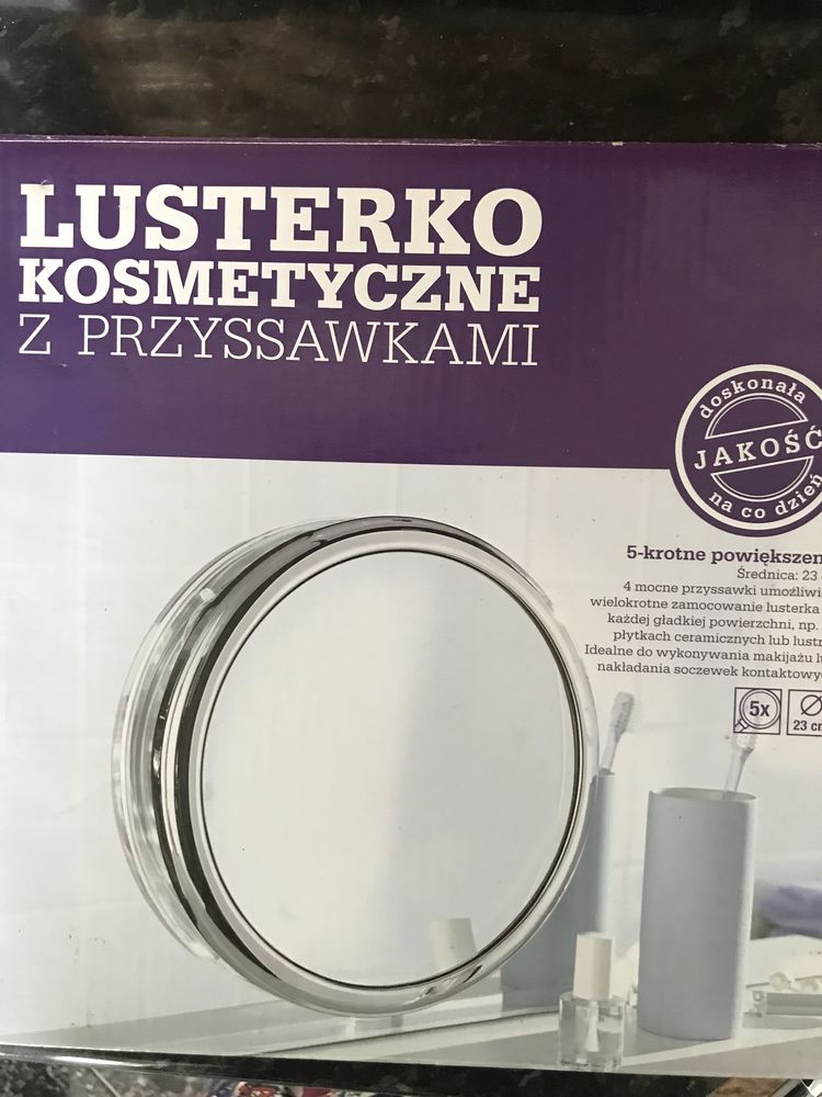 Lusterko kosmetyczne powiekszajace