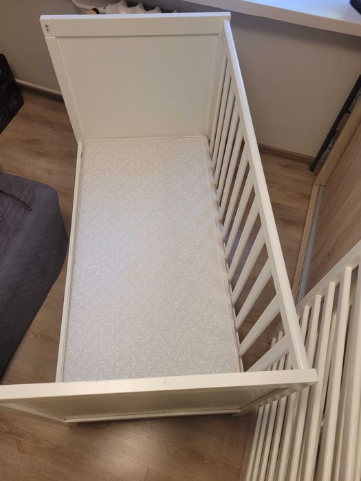 Łóżeczko dziecięce drewniane + gratisy śpiwory