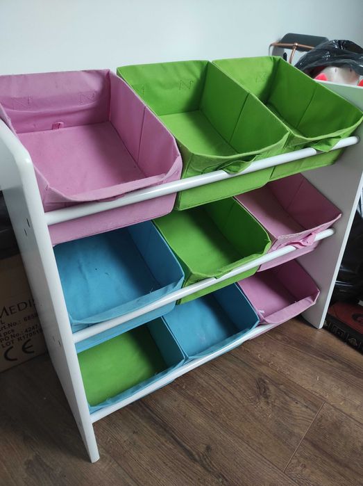 Półka / organizer / stojak na zabawki z materiałowymi pojemnikami