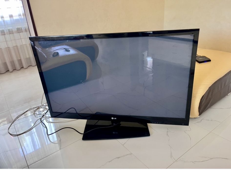 Телевізор LG 50PJ550 127 см (50") HD