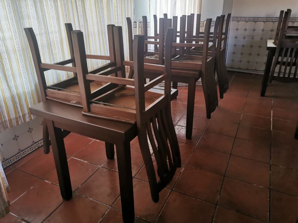 Mesas e cadeiras para restourante . 1,800€