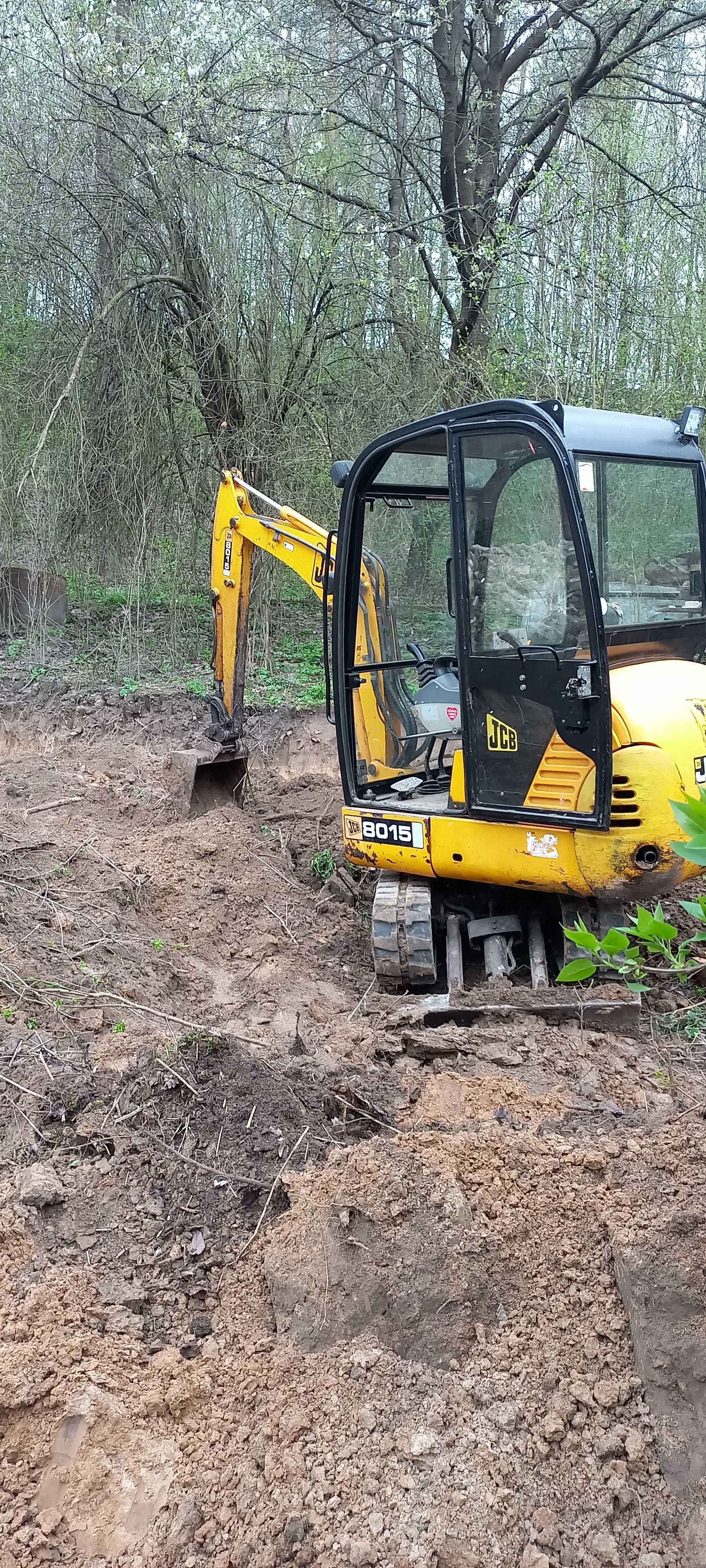 Uslugi minikoparką JCB , wywrotka