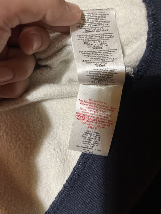 Hugo Boss сірий зіп худі підходить на розмір s та m.