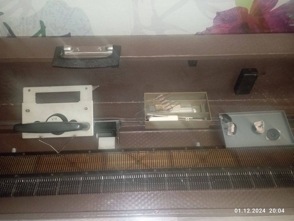 Продам в'язальну машину "Нева-2"