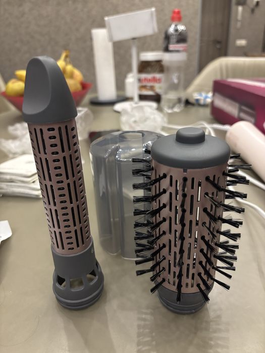 Продаю фен щетку Fhilips Air 7000