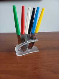 Kolorowe nożyki w stojaku PRL