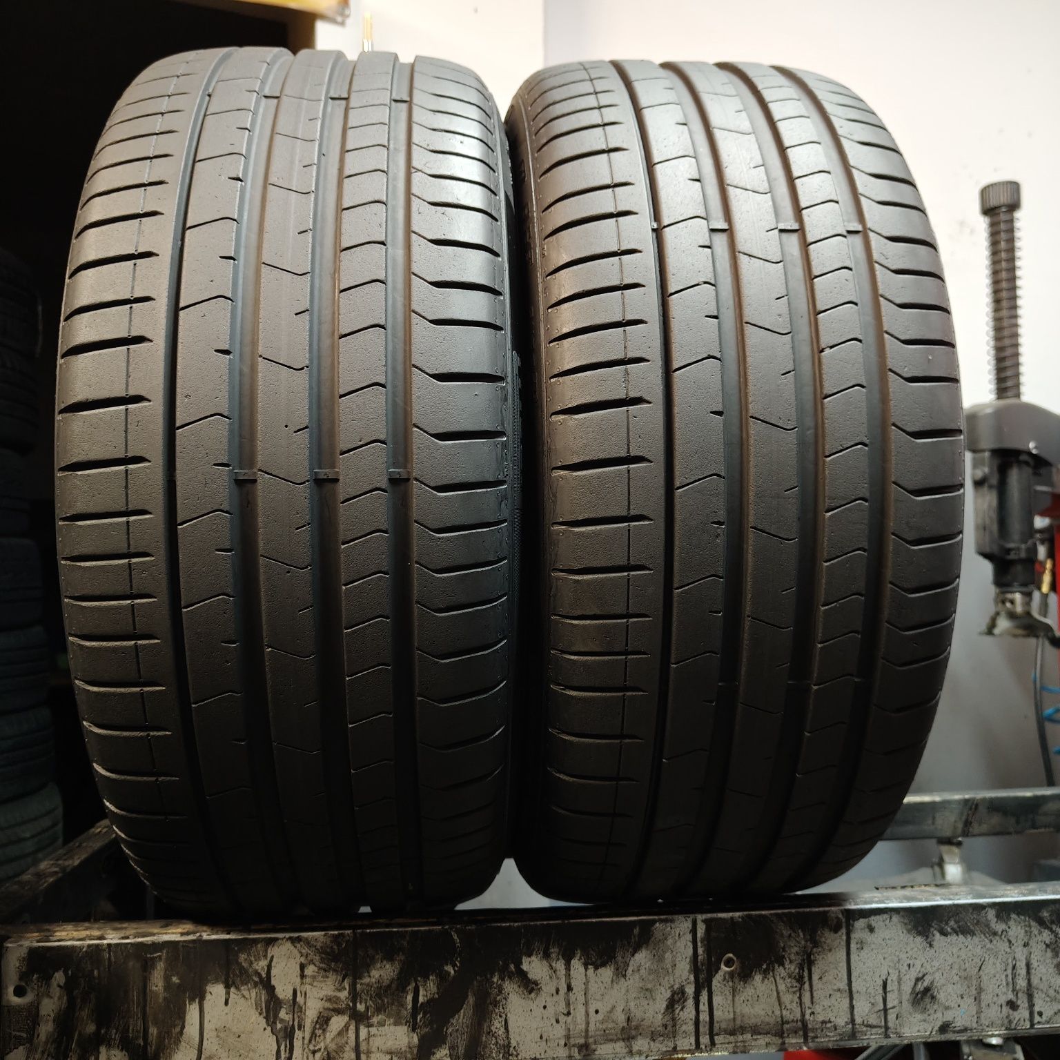 255/35/21 XL Sprzedam parę opon letnich Pirelli P Zero