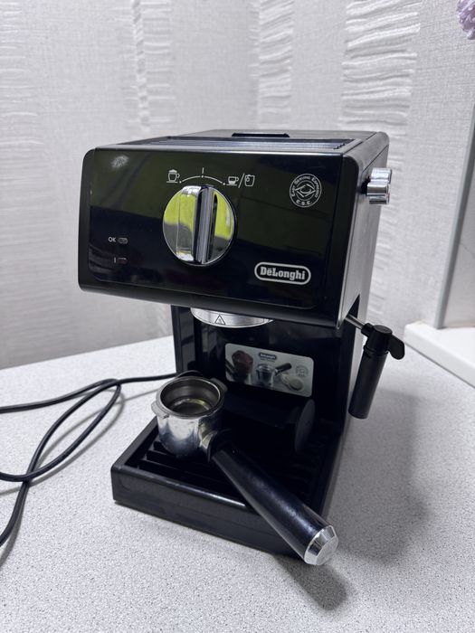 Кавоварка (кавомашина) рожкова Delonghi