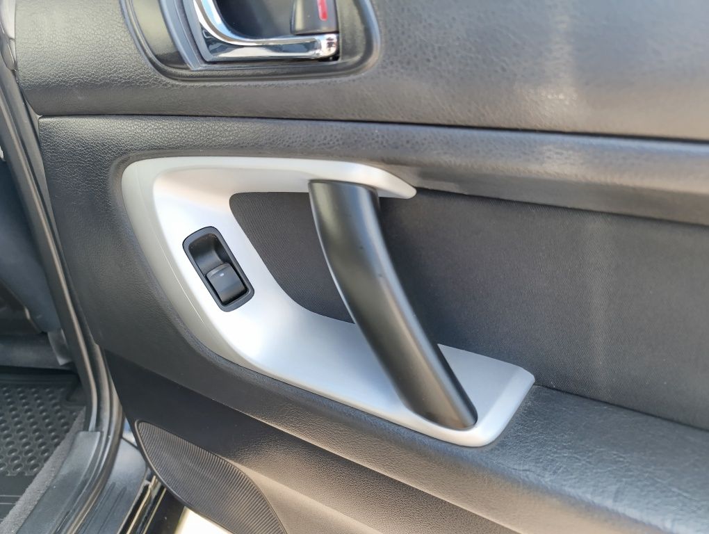 Subaru legacy автомат, повний привід, нова резина