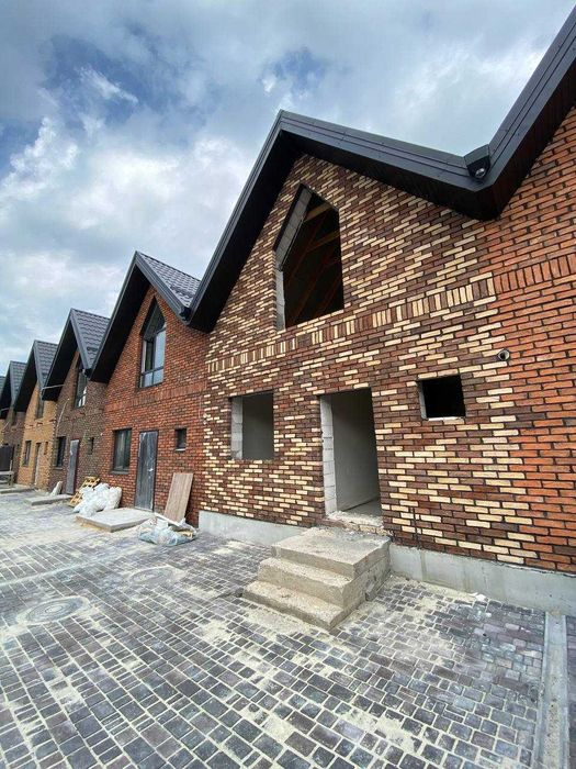 Продаж | Таунхаус із баварської кладки | Зубра | РОЗТЕРМІНУВАННЯ!