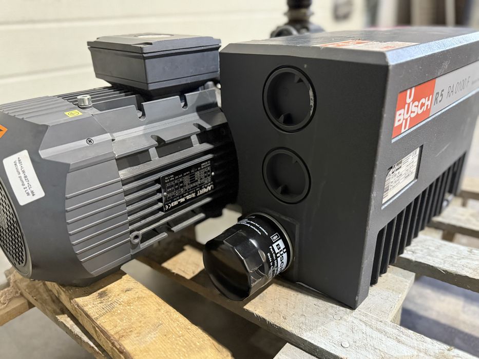 Вакуумний насос BUSCH RA100F