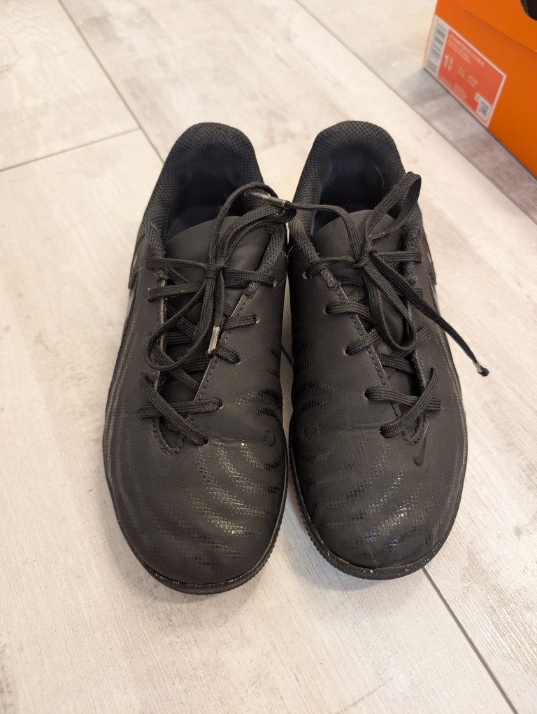 Бутси футзалки від Nike розмір 33