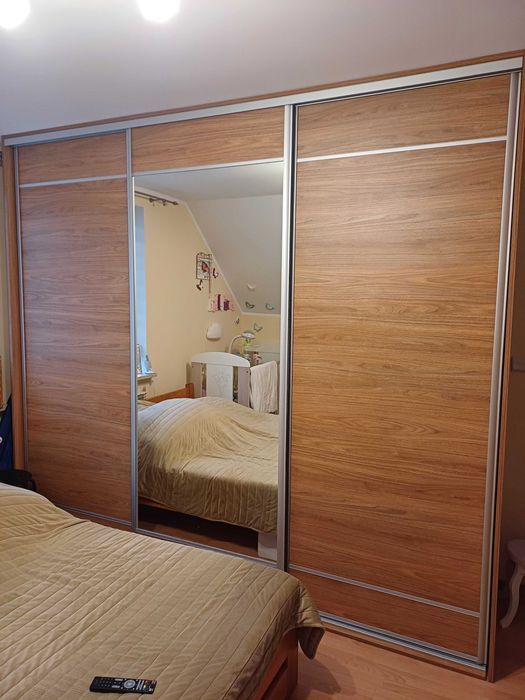 Szafa wnękowa z lustrem