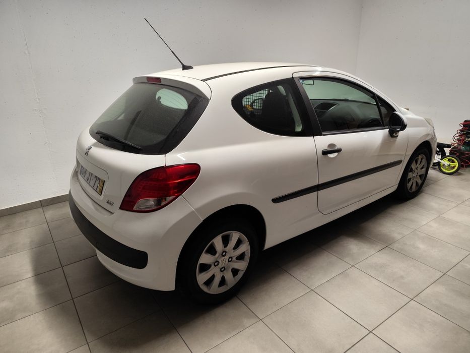 Peugeot comercial 207