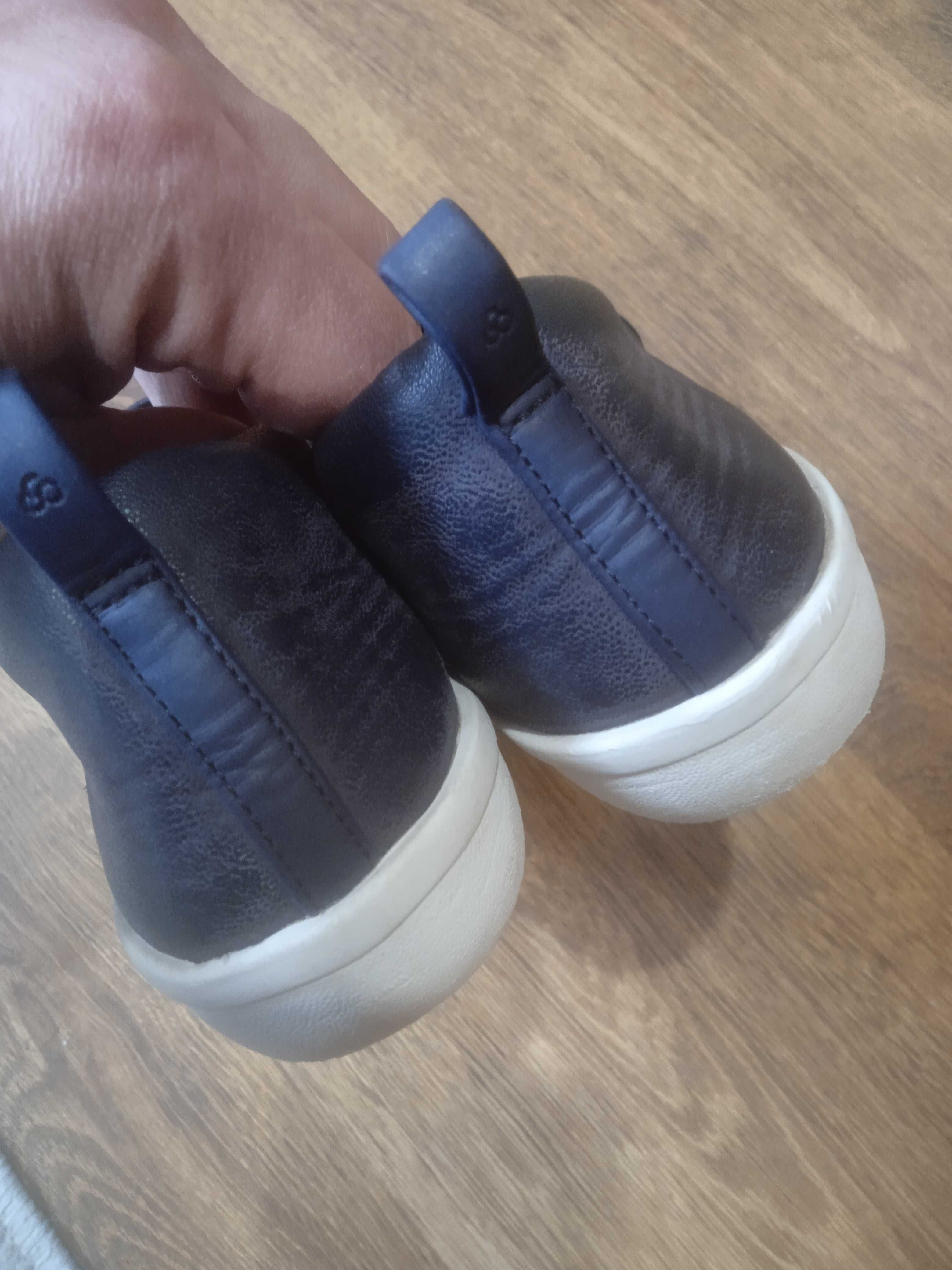 Продам жіночі шкіряні мокасини бренду Clarks