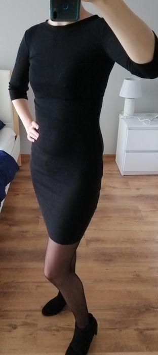 Czarna sukienka prążki