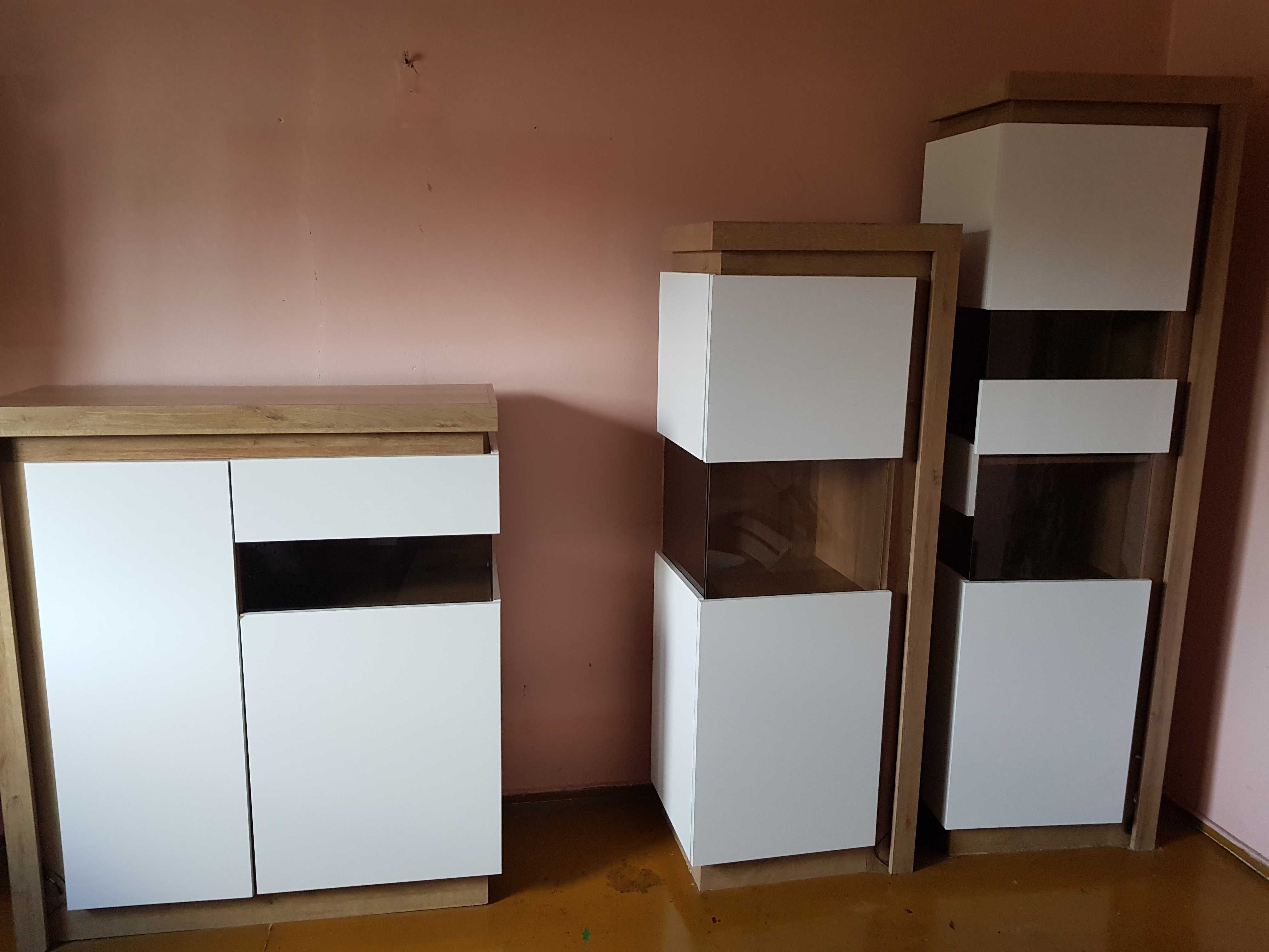 Meble LYON - przeszklone witryny z oświetleniem LED