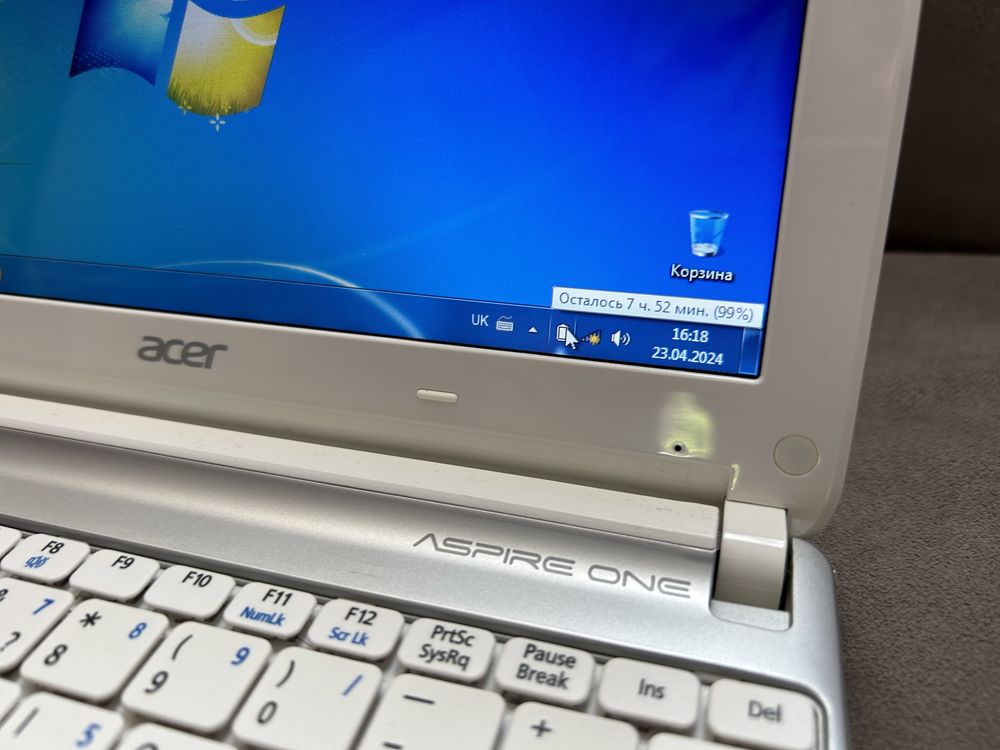 Продам нетбук Acer Aspire One D270 в ідеальному стані.