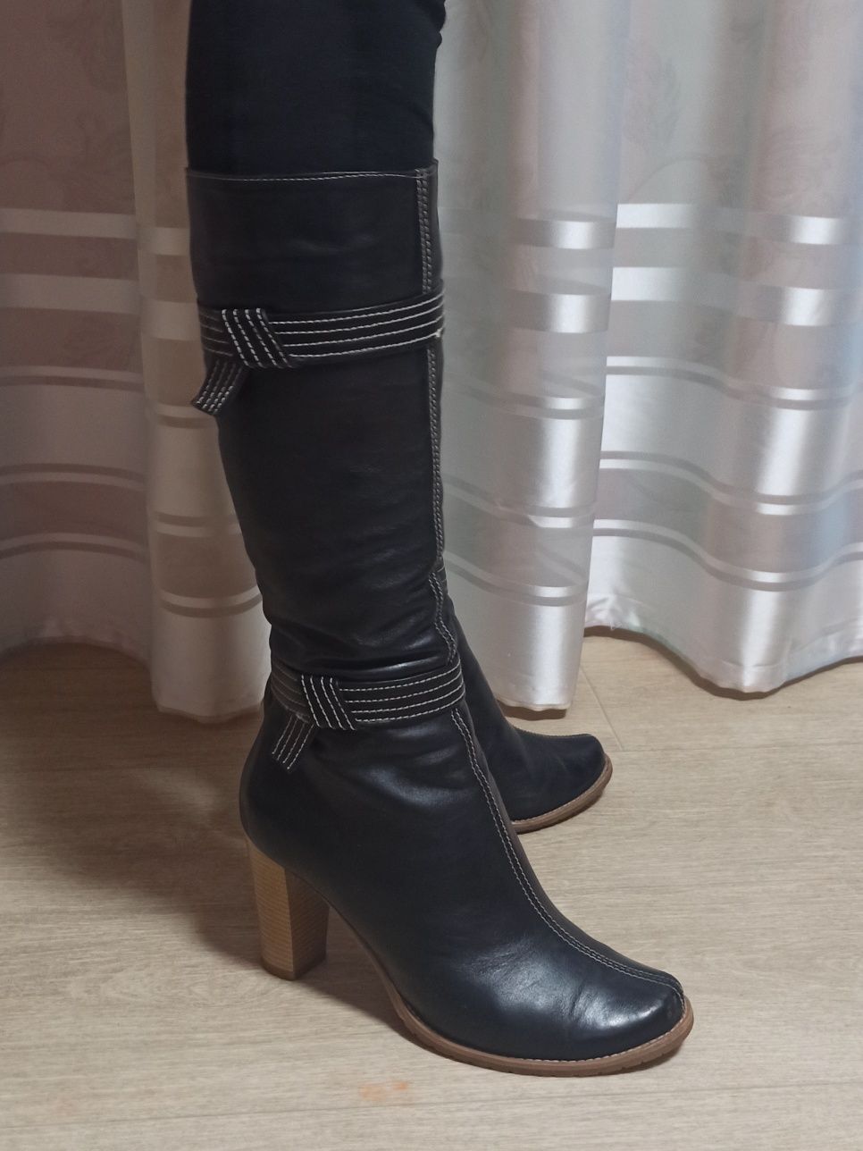 Чоботи. Сапожкі .Зима. На каблуку.