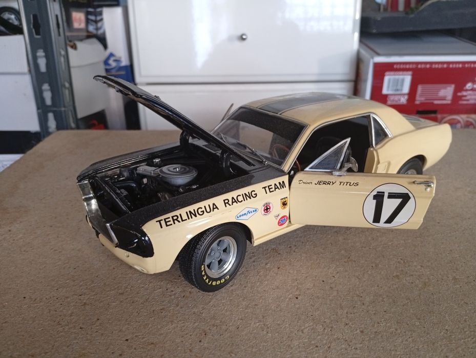 Miniatura 1/18 Ford Mustang