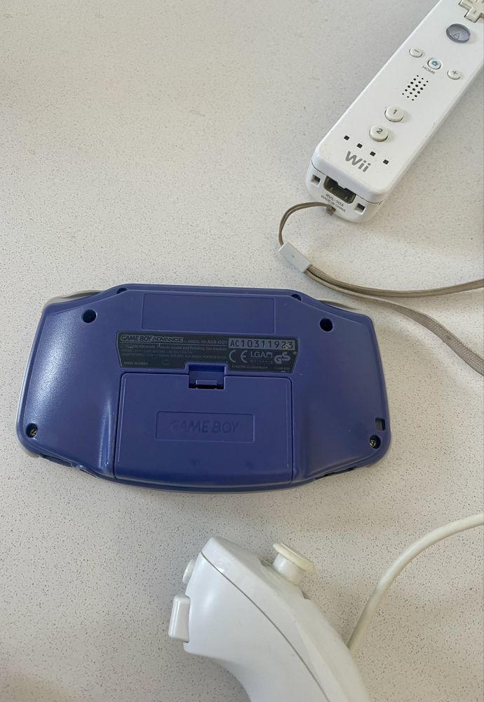 Lote Nintendo Wii com vários acessórios + Game Boy Advance avariado